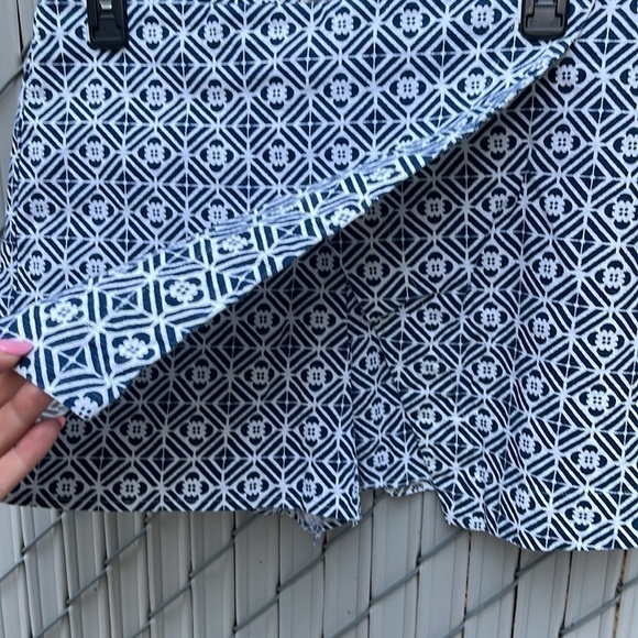 Hollister Blue and White Pattern Skort Size 9 - Picture 3 of 5
